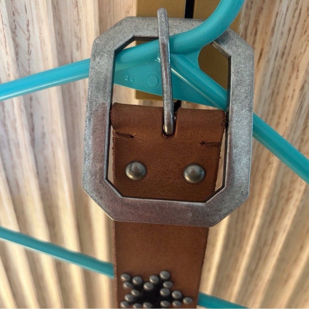⭐️ FREE PEOPLE Brown Leather Studded Star Belt - Picture 2 of 4